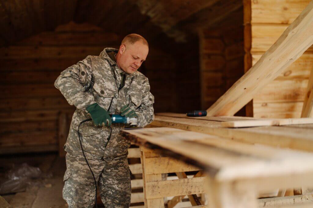 Андрей — специалист по отделке и монтажу срубов
